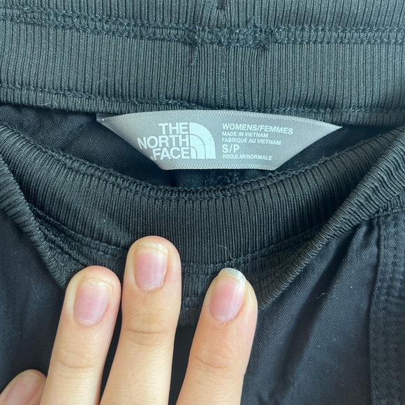 COPY - The North Face Women’s Aphrodite 2.0 Capris - Picture 4 of 4